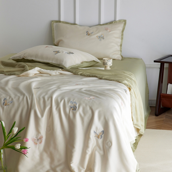 91家纺网 家纺一手货源 找家纺 安莱生活 2024新款莱赛尔天丝绣花夏被四件套-宽边系列 夏被-秘境彩蝶