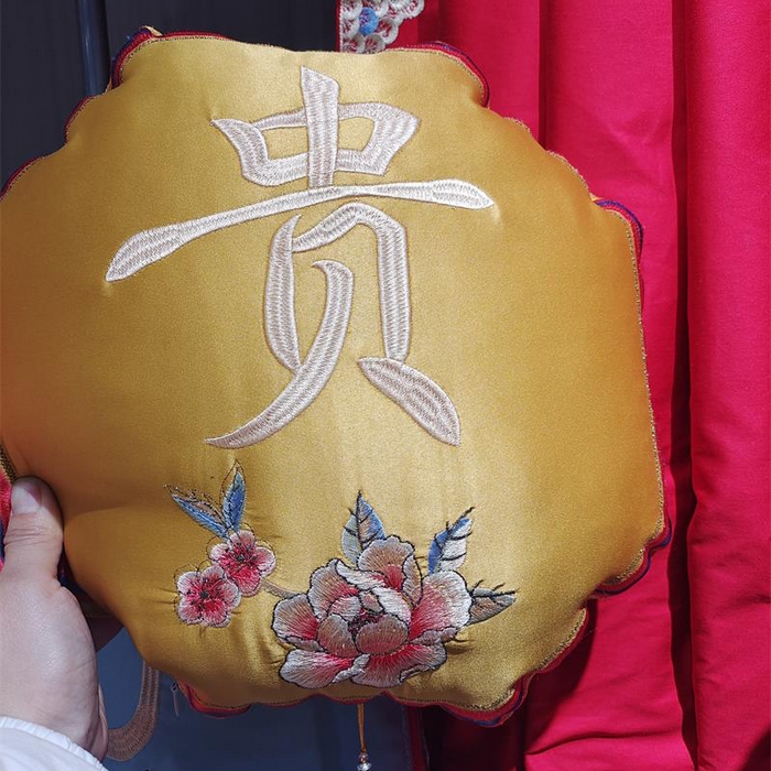 91家纺网 家纺一手货源 找家纺 澜屿 25款早生贵子高精密刺绣流苏婚庆小抱枕头枕芯腰靠枕套