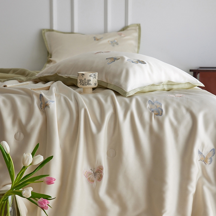 91家纺网 家纺一手货源 找家纺 安莱生活 2024新款莱赛尔天丝绣花夏被四件套-宽边系列 夏被-秘境彩蝶