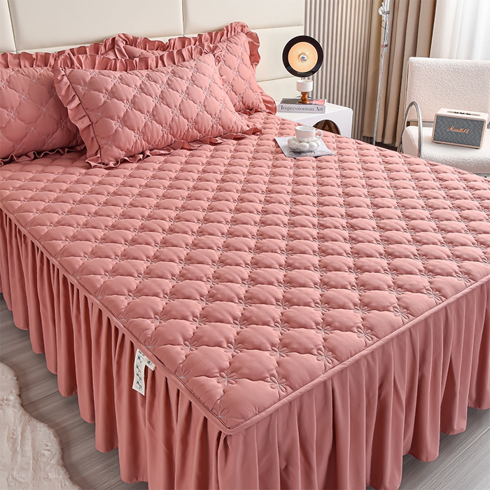 91家纺网 家纺一手货源 找家纺 床笠人家 2025新款亲肤磨毛夹棉床裙 豆沙红