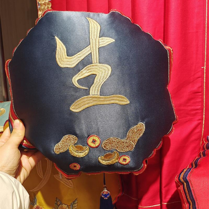 91家纺网 家纺一手货源 找家纺 澜屿 25款早生贵子高精密刺绣流苏婚庆小抱枕头枕芯腰靠枕套