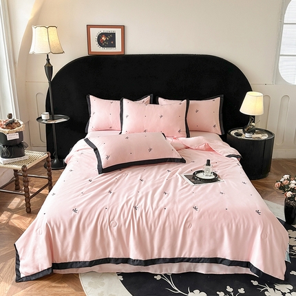 91家纺网 家纺一手货源 找家纺 芯贝儿 2025新款法式轻奢风水洗真丝夏被四件套天丝绣花四件套 蝴蝶结爱心-胭脂粉