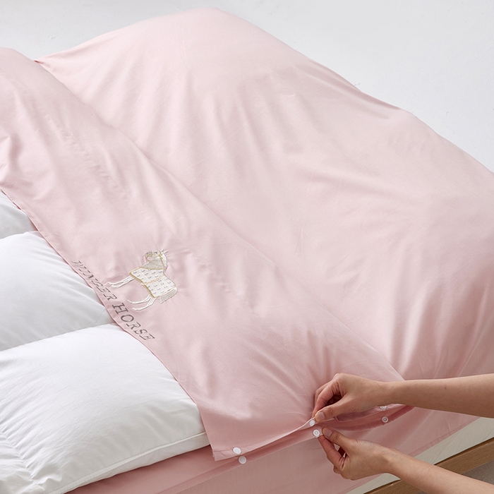 91家纺网 家纺一手货源 找家纺 千朵森 2024新款A类长绒棉刺绣睡袋 漾-云霜粉