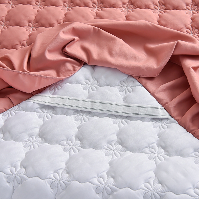 91家纺网 家纺一手货源 找家纺 床笠人家 2025新款亲肤磨毛夹棉床裙 豆沙红