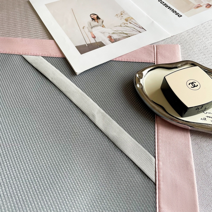 91家纺网 家纺一手货源 找家纺 慕尚家纺 2025新款凉感冰丝大牌miumiu凉席三件套 miu 淡紫