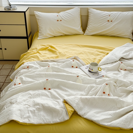 91家纺网 家纺一手货源 找家纺 （总）红嘴企鹅 2025新款华夫格水洗棉毛巾绣泡泡棉夏凉被四件套