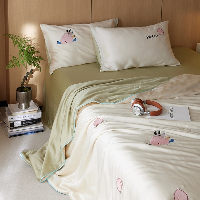 91家纺网 家纺一手货源 找家纺 安莱生活 2024新款莱赛尔天丝绣花夏被四件套-萌神系列 夏被-蜜桃狗