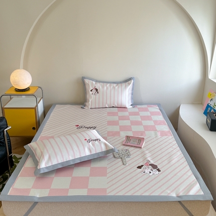 91家纺网 家纺一手货源 找家纺 柚子YOUTH 2024新款高端养生900D冰丝绣花凉席 恬谧小狗