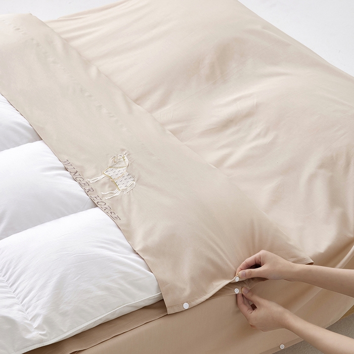 91家纺网 家纺一手货源 找家纺 千朵森 2024新款A类长绒棉刺绣睡袋 漾-杏仁米