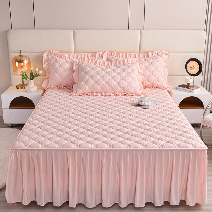 91家纺网 家纺一手货源 找家纺 床笠人家 2025新款亲肤磨毛夹棉床裙 轻柔粉