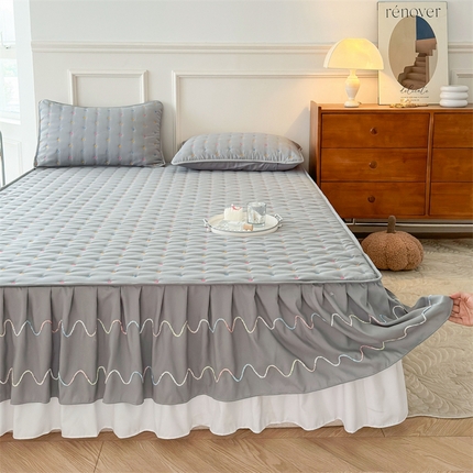 91家纺网 家纺一手货源 找家纺 尊康家纺（原磊科） 2024新款亲肤奶昔棉夹棉床裙星空点点系列 星空点点-绅士灰 