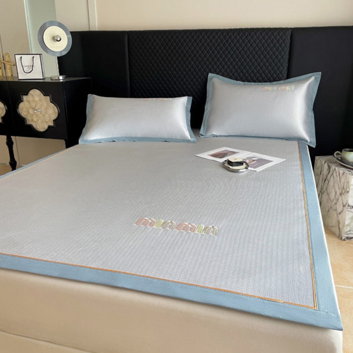 91家纺网 家纺一手货源 找家纺 慕尚家纺 2025新款凉感冰丝大牌miumiu凉席三件套 miu 高级蓝