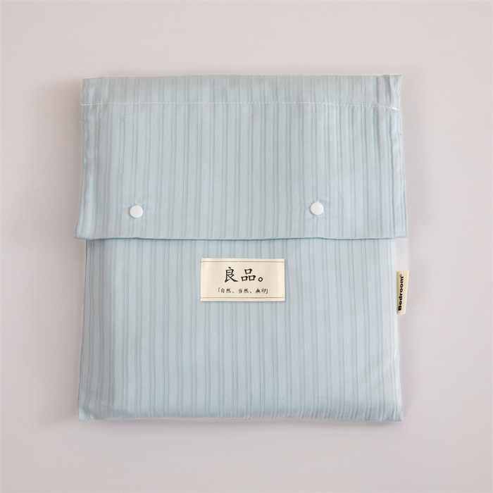 91家纺网 家纺一手货源 找家纺 2024新款60贡缎提花 旅行睡袋场景二自然光 睡袋-提花雅蓝