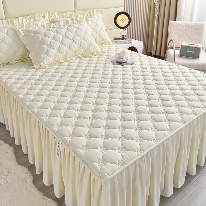 91家纺网 家纺一手货源 找家纺 床笠人家 2025新款亲肤磨毛夹棉床裙 浅米黄