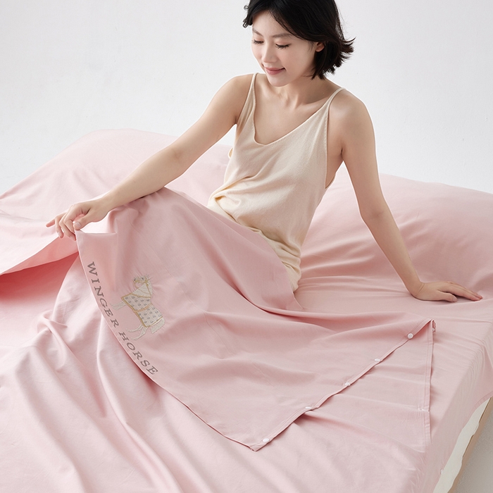 91家纺网 家纺一手货源 找家纺 千朵森 2024新款A类长绒棉刺绣睡袋 漾-云霜粉