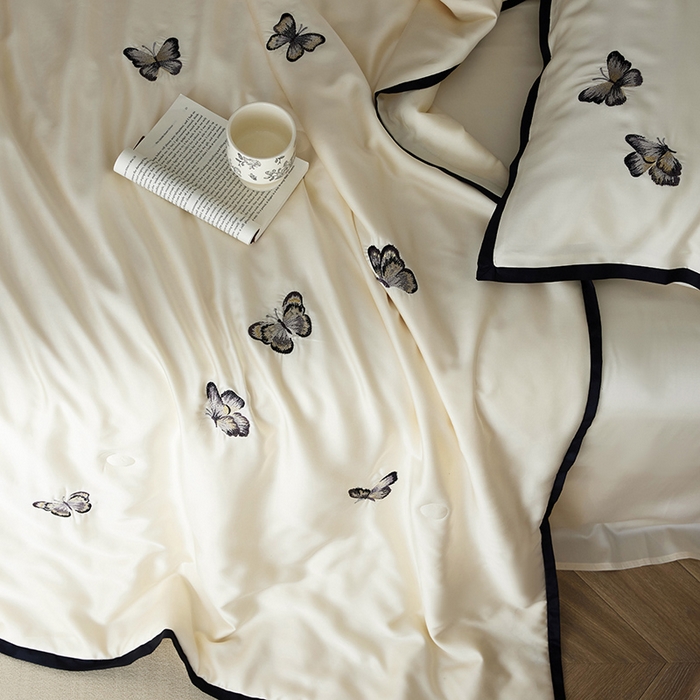 91家纺网 家纺一手货源 找家纺 安莱生活 2024新款莱赛尔天丝绣花夏被四件套-宽边系列 夏被-秘境黑蝶