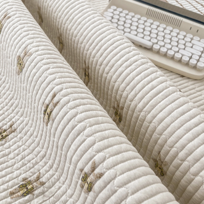 91家纺网 家纺一手货源 找家纺 茉夕家纺 2024新款数码双面纯棉水洗床盖 兔言兔语