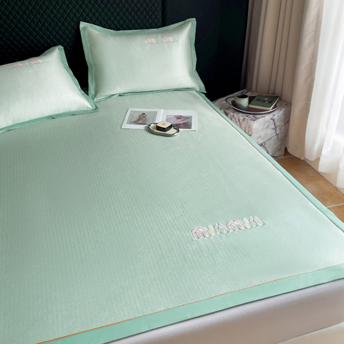 91家纺网 家纺一手货源 找家纺 慕尚家纺 2025新款凉感冰丝大牌miumiu凉席三件套 miu  绿