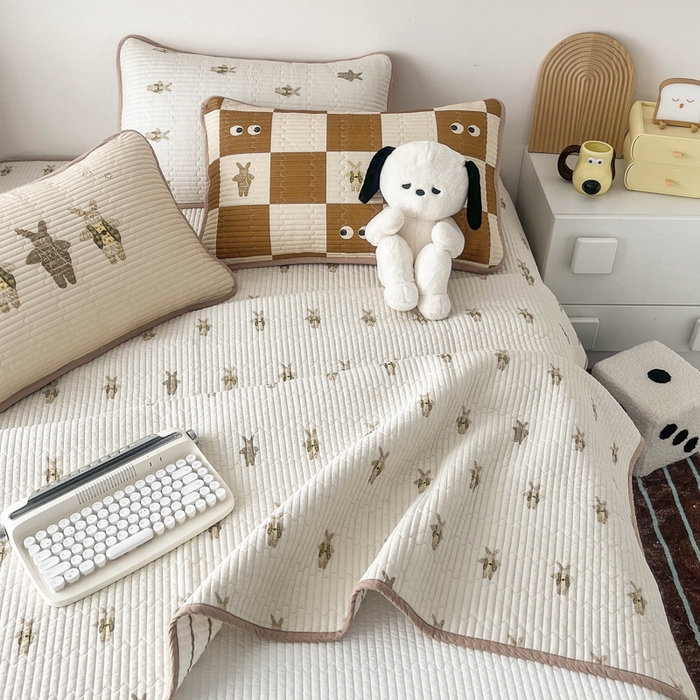 91家纺网 家纺一手货源 找家纺 茉夕家纺 2024新款数码双面纯棉水洗床盖 兔言兔语