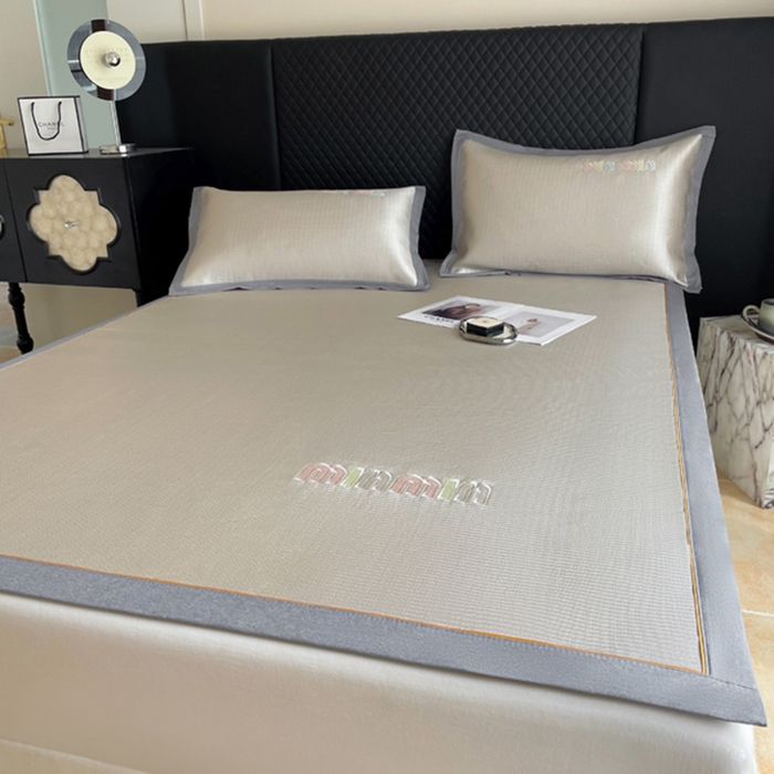 91家纺网 家纺一手货源 找家纺 慕尚家纺 2025新款凉感冰丝大牌miumiu凉席三件套 miu 香槟金