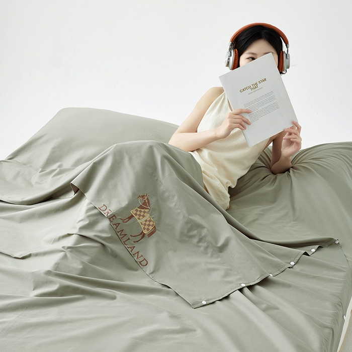 91家纺网 家纺一手货源 找家纺 千朵森 2024新款A类长绒棉刺绣睡袋 漾-烟灰绿