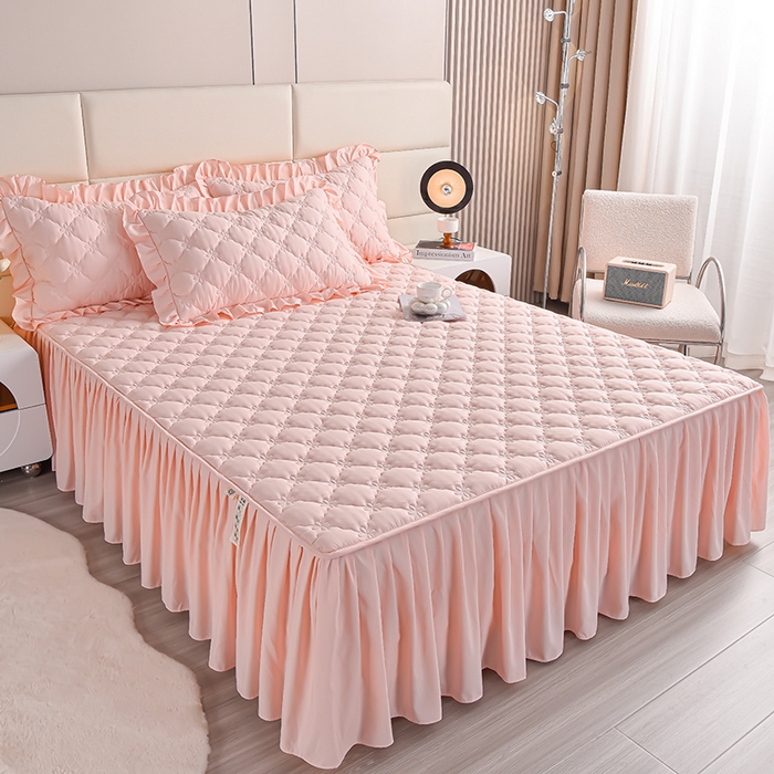 91家纺网 家纺一手货源 找家纺 床笠人家 2025新款亲肤磨毛夹棉床裙 轻柔粉