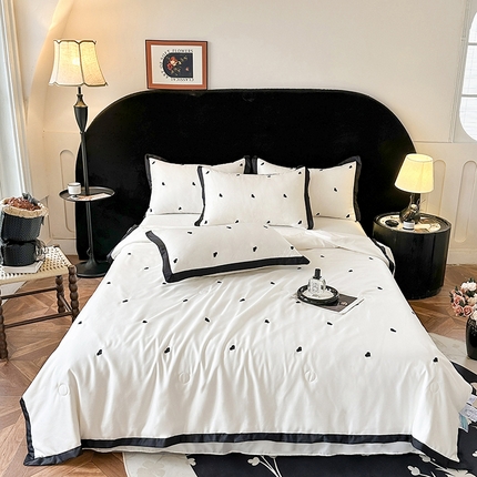 91家纺网 家纺一手货源 找家纺 芯贝儿 2025新款法式轻奢风水洗真丝夏被四件套天丝绣花四件套 爱心-奶昔白