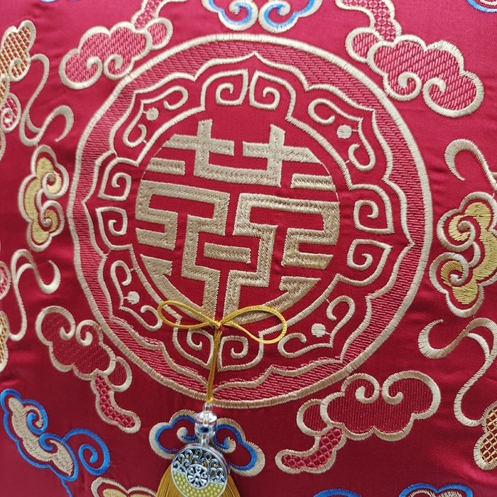 91家纺网 家纺一手货源 找家纺 （总）澜屿 24款全棉100支婚庆大红刺绣工艺流苏小抱枕头枕芯腰靠枕