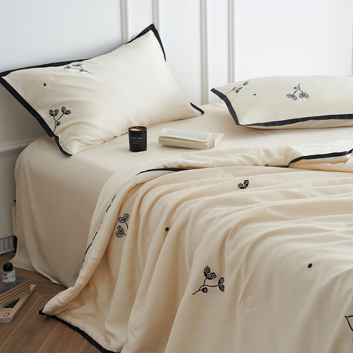 91家纺网 家纺一手货源 找家纺 安莱生活 2024新款莱赛尔天丝绣花夏被四件套-宽边系列 夏被-黑色堇