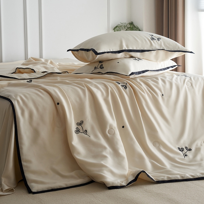 91家纺网 家纺一手货源 找家纺 安莱生活 2024新款莱赛尔天丝绣花夏被四件套-宽边系列 夏被-黑色堇