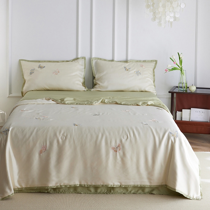 91家纺网 家纺一手货源 找家纺 安莱生活 2024新款莱赛尔天丝绣花夏被四件套-宽边系列 夏被-秘境彩蝶