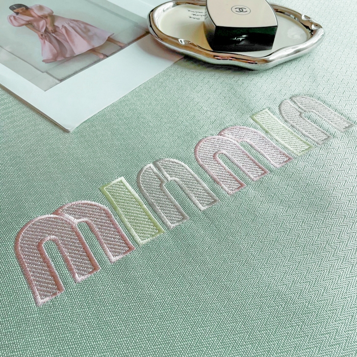 91家纺网 家纺一手货源 找家纺 慕尚家纺 2025新款凉感冰丝大牌miumiu凉席三件套 miu  绿