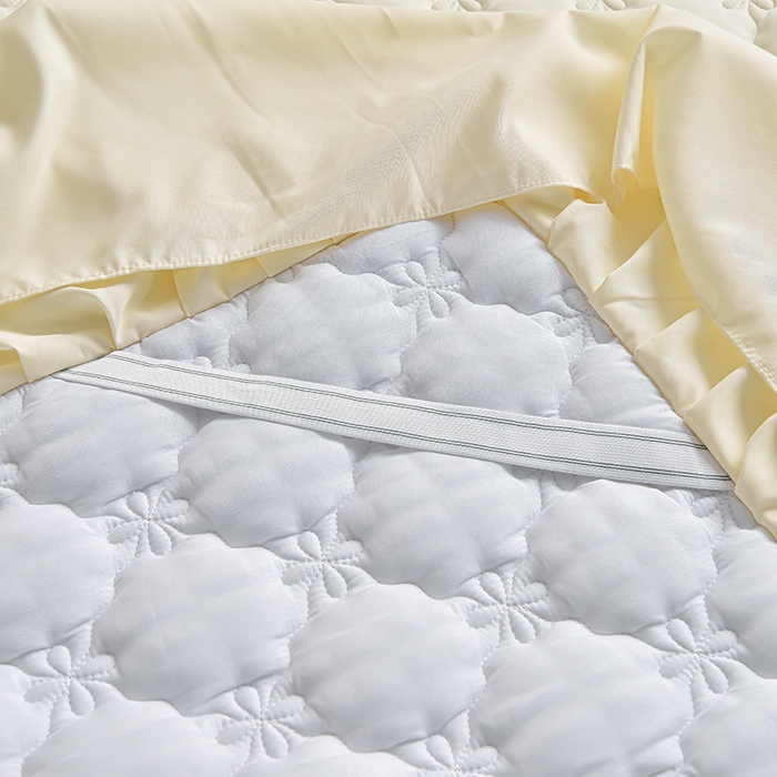 91家纺网 家纺一手货源 找家纺 床笠人家 2025新款亲肤磨毛夹棉床裙 浅米黄