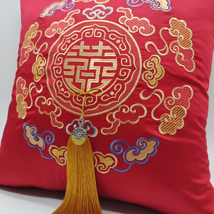 91家纺网 家纺一手货源 找家纺 （总）澜屿 24款全棉100支婚庆大红刺绣工艺流苏小抱枕头枕芯腰靠枕