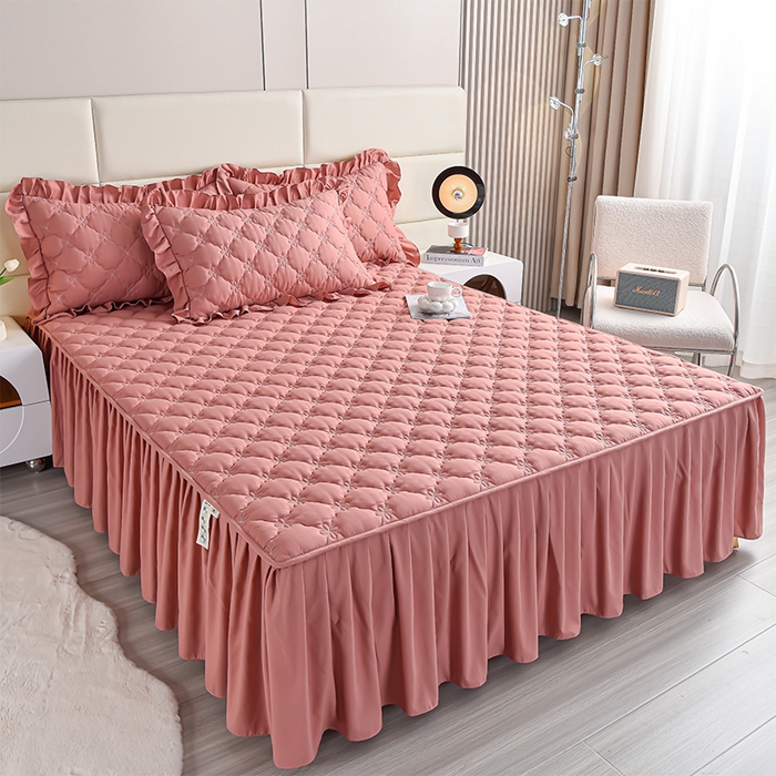 91家纺网 家纺一手货源 找家纺 床笠人家 2025新款亲肤磨毛夹棉床裙 豆沙红