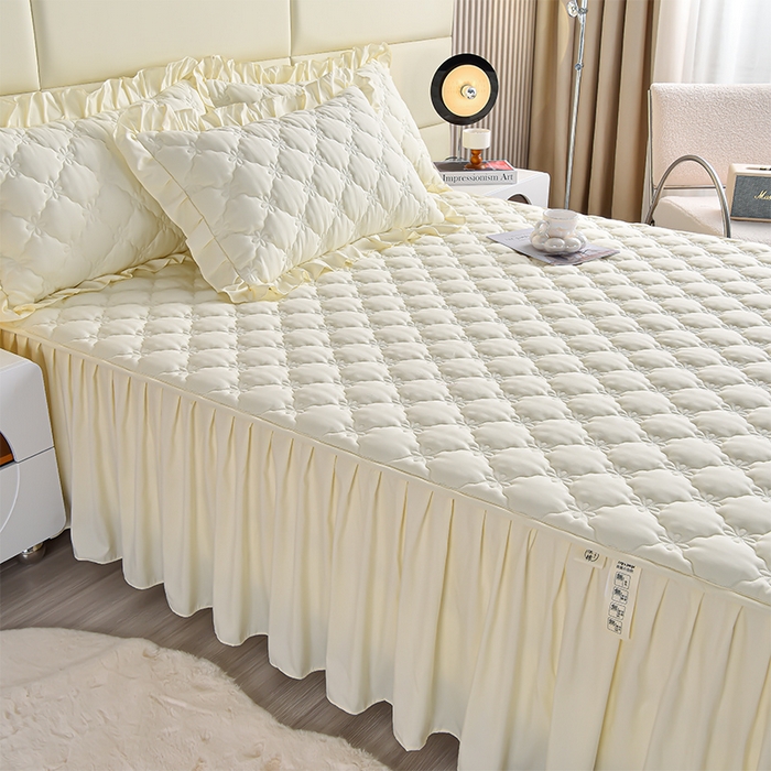 91家纺网 家纺一手货源 找家纺 床笠人家 2025新款亲肤磨毛夹棉床裙 浅米黄