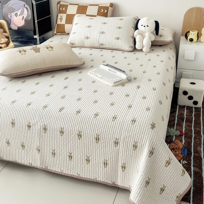 91家纺网 家纺一手货源 找家纺 茉夕家纺 2024新款数码双面纯棉水洗床盖 兔言兔语