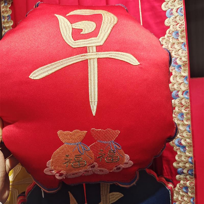 91家纺网 家纺一手货源 找家纺 澜屿 25款早生贵子高精密刺绣流苏婚庆小抱枕头枕芯腰靠枕套