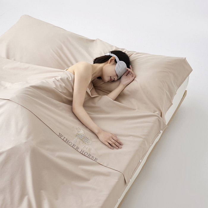 91家纺网 家纺一手货源 找家纺 千朵森 2024新款A类长绒棉刺绣睡袋 漾-杏仁米