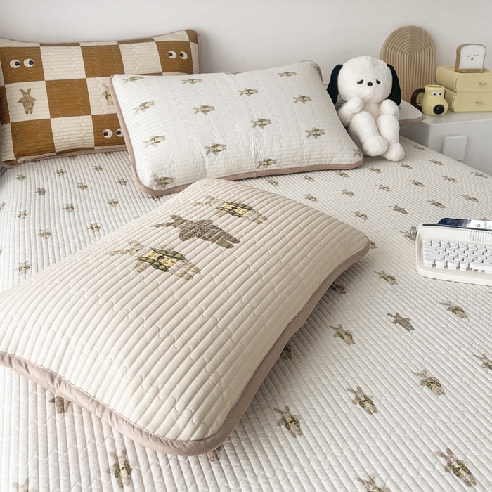 91家纺网 家纺一手货源 找家纺 茉夕家纺 2024新款数码双面纯棉水洗床盖 兔言兔语