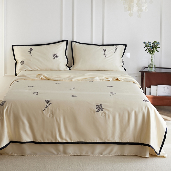 91家纺网 家纺一手货源 找家纺 安莱生活 2024新款莱赛尔天丝绣花夏被四件套-宽边系列 夏被-郁金夜皇后
