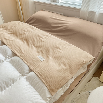 91家纺网 家纺一手货源 找家纺 （总）2024新款60贡缎提花 旅行睡袋场景二自然光