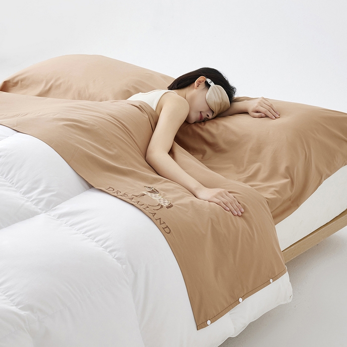 91家纺网 家纺一手货源 找家纺 千朵森 2024新款A类长绒棉刺绣睡袋 漾-香槟金