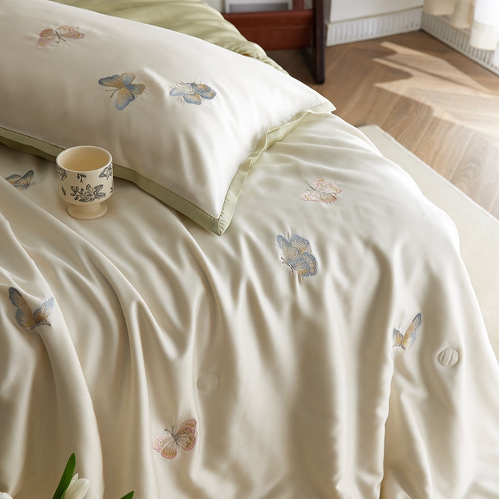 91家纺网 家纺一手货源 找家纺 安莱生活 2024新款莱赛尔天丝绣花夏被四件套-宽边系列 夏被-秘境彩蝶