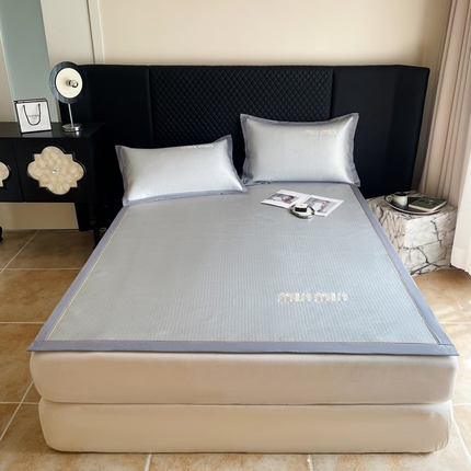 91家纺网 家纺一手货源 找家纺 （总）慕尚家纺 2025新款凉感冰丝大牌miumiu凉席三件套