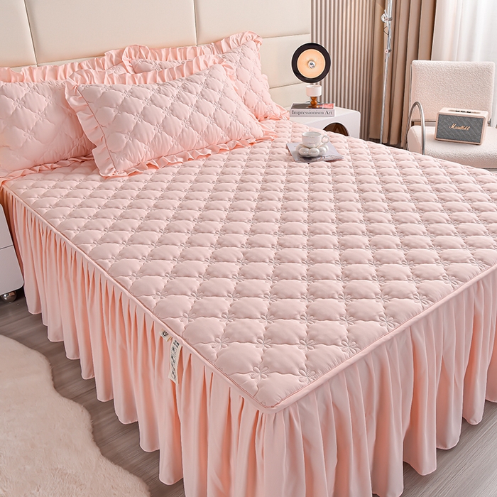 91家纺网 家纺一手货源 找家纺 床笠人家 2025新款亲肤磨毛夹棉床裙 轻柔粉