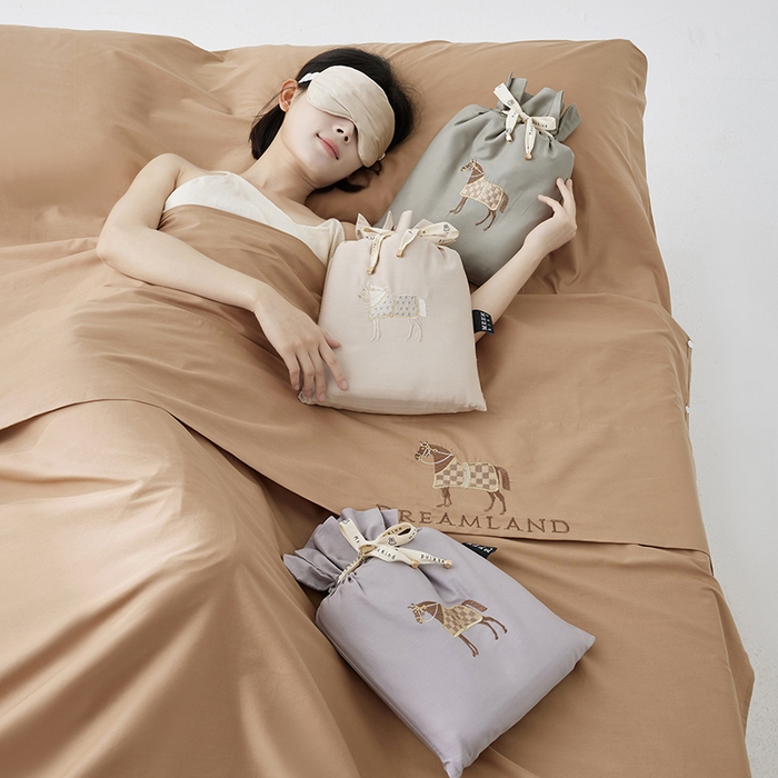 91家纺网 家纺一手货源 找家纺 千朵森 2024新款A类长绒棉刺绣睡袋 漾-香槟金