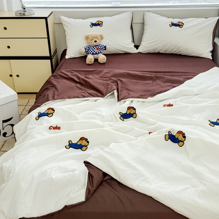 91家纺网 家纺一手货源 找家纺 （总）红嘴企鹅 2025新款华夫格水洗棉毛巾绣泡泡棉夏凉被四件套