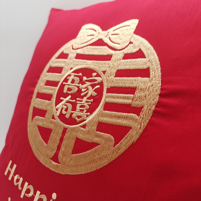 91家纺网 家纺一手货源 找家纺 澜屿 全棉100支婚庆大红刺绣抱枕