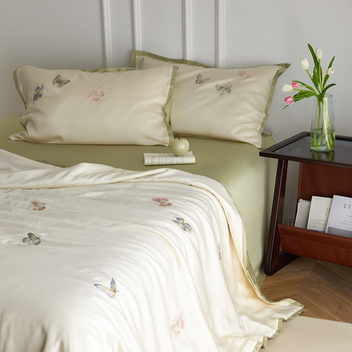 91家纺网 家纺一手货源 找家纺 安莱生活 2024新款莱赛尔天丝绣花夏被四件套-宽边系列 夏被-秘境彩蝶